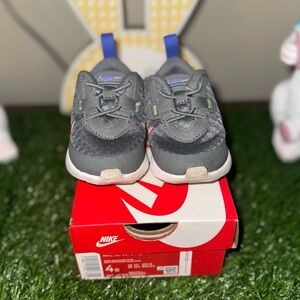 Nike Kids Gray Sneakers with Pink